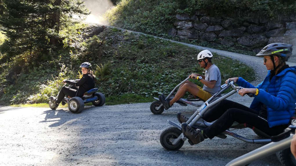 Schnell hinunter mit den Mountaincarts - Teamevent 2019