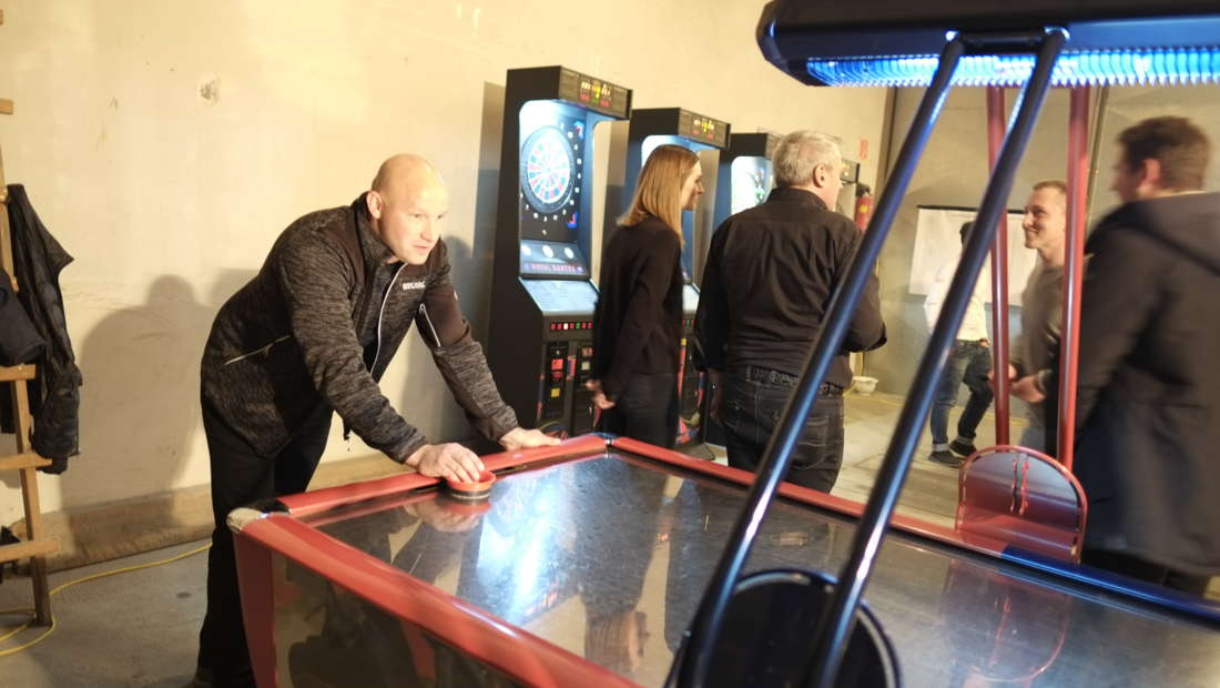 Air-Hockey/Dart Turnier bei der Weihnachtsfeier 2019
